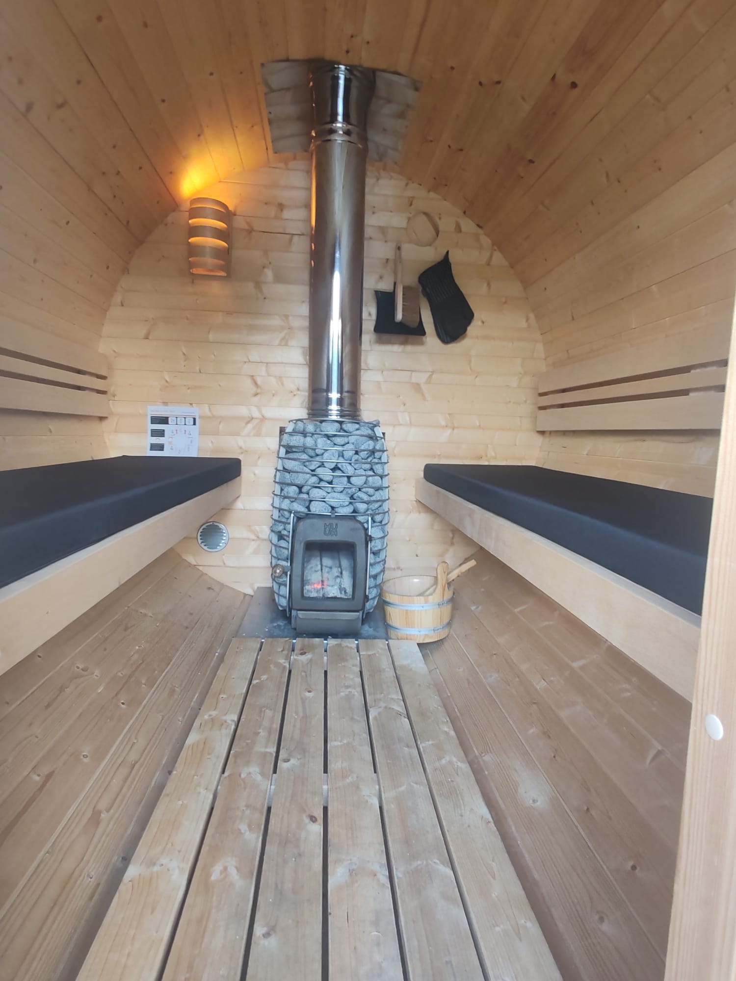 Finse barrelsauna van binnen